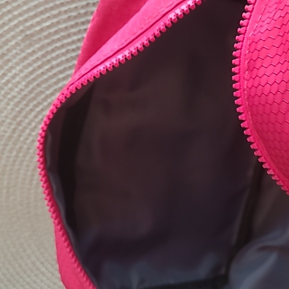 👝Adidas Team Toiletry Bag - Picture 8 of 13